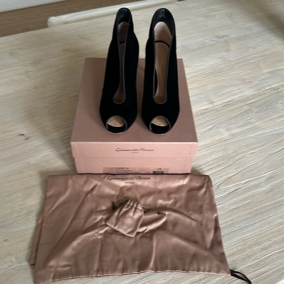 Gianvito Rossi Vamp Black Velvet 85mm Peep toe Heels - Picture 4 of 13